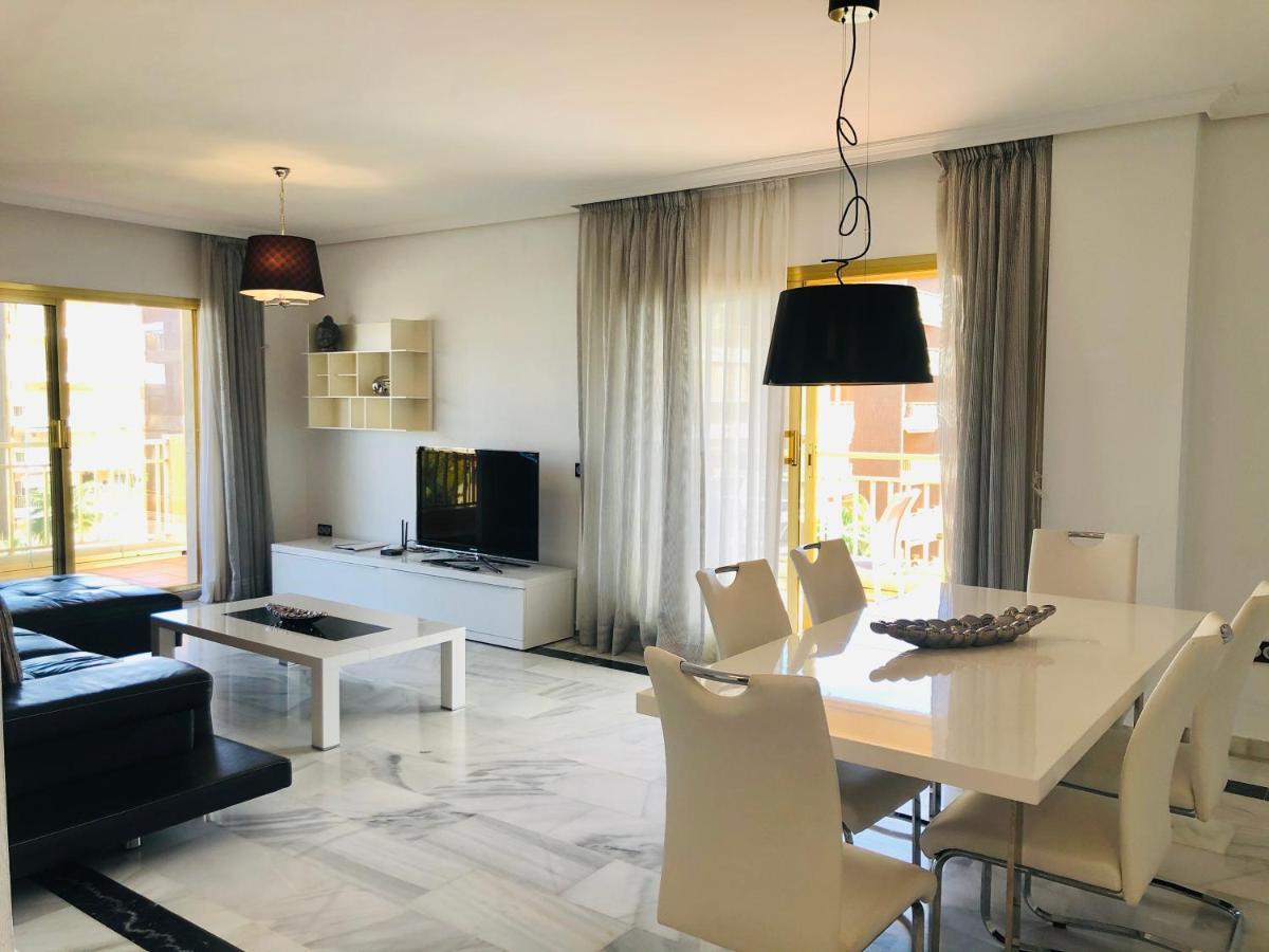 Rentcostadelsol Fuengirola Dona Sofia A Exteriör bild