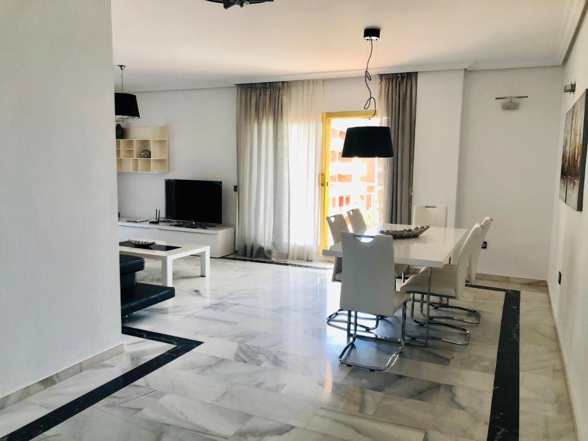 Rentcostadelsol Fuengirola Dona Sofia A Exteriör bild