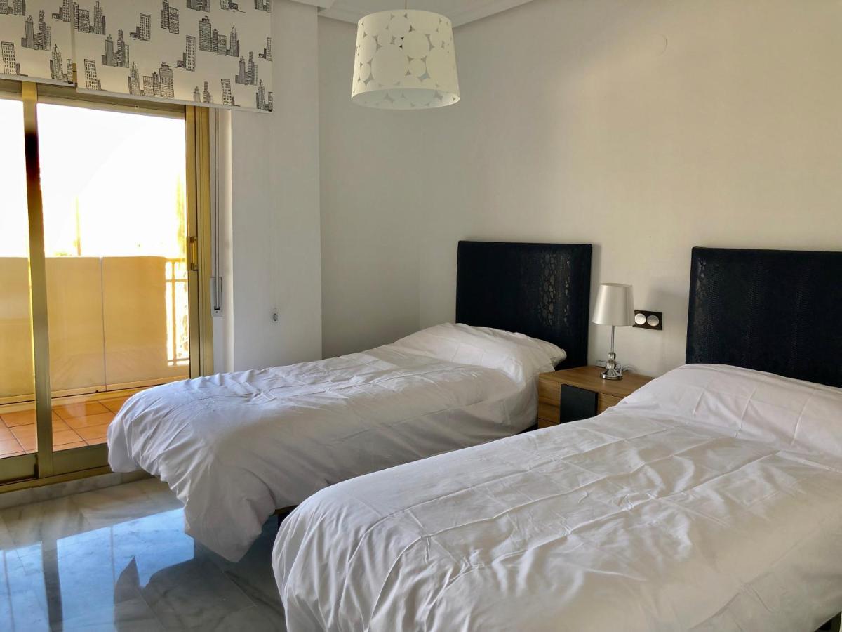 Rentcostadelsol Fuengirola Dona Sofia A Exteriör bild