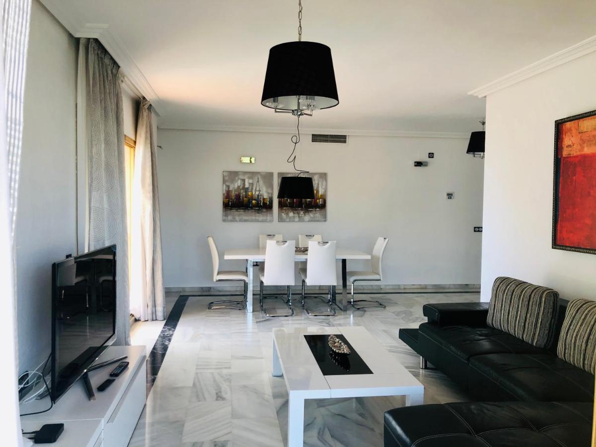 Rentcostadelsol Fuengirola Dona Sofia A Exteriör bild